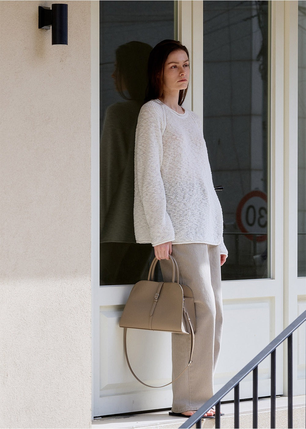 MONOROW Blanc Medium Bag - Etoupe styled look 12