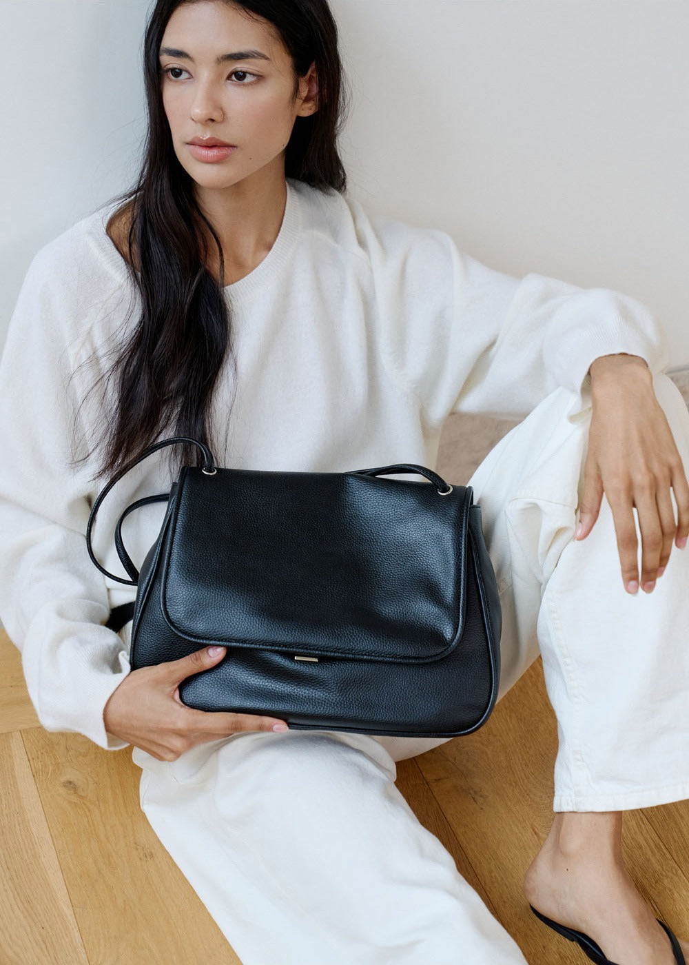 MONOROW Jude Bag - Black styled look 5