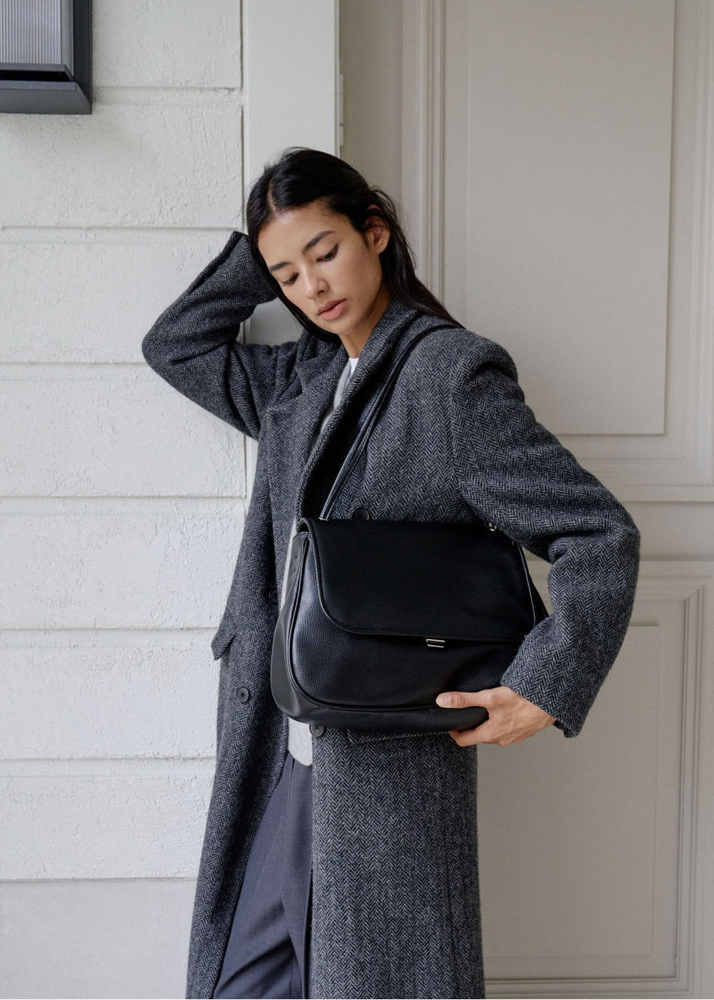 MONOROW Jude Bag - Black styled look 15