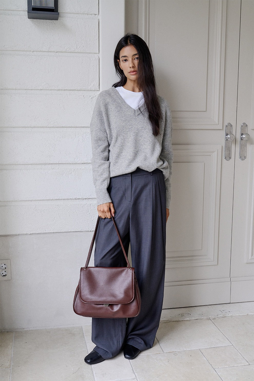 MONOROW Jude Bag - Burgundy styled look 3