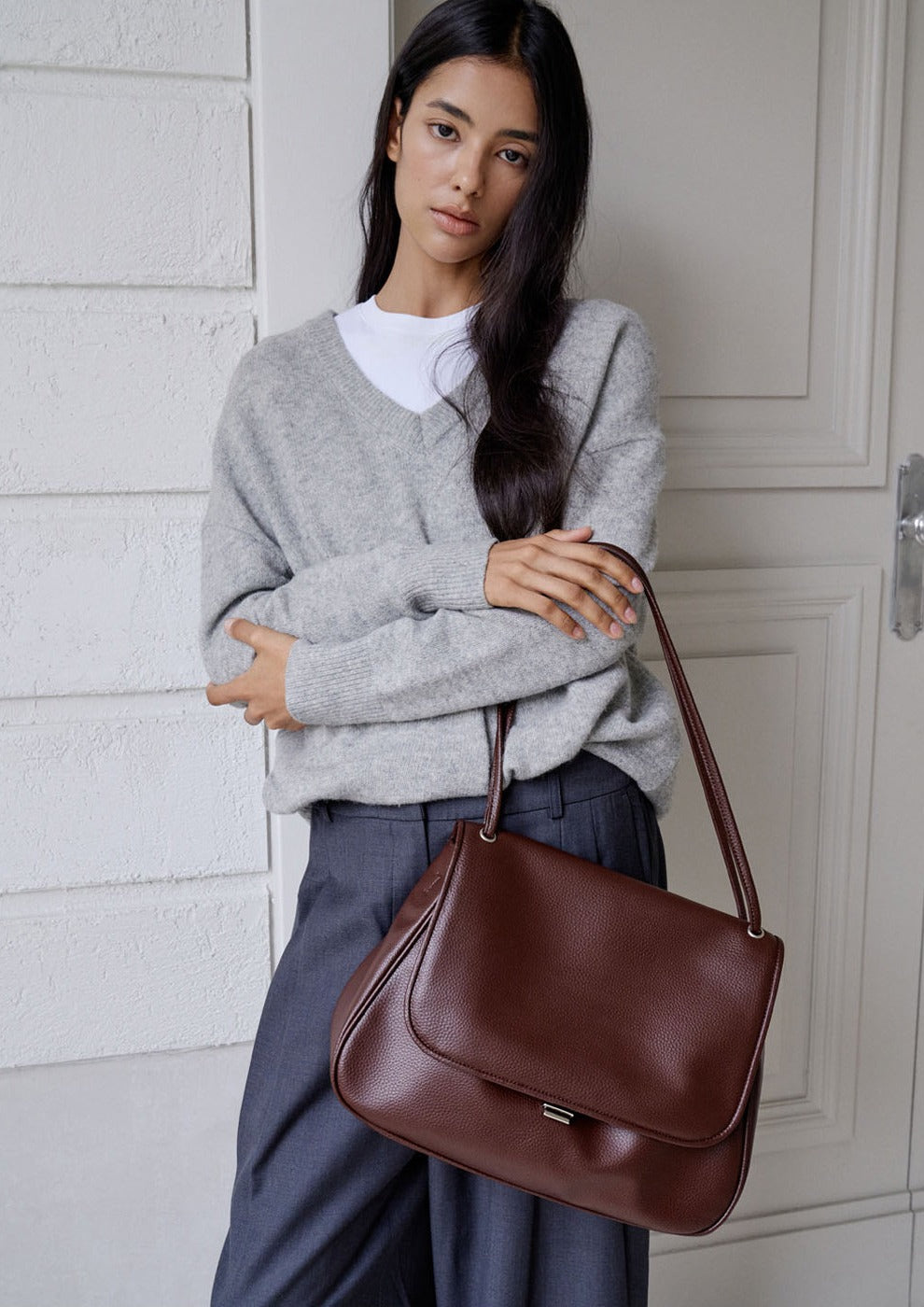 MONOROW Jude Bag - Burgundy styled look 5