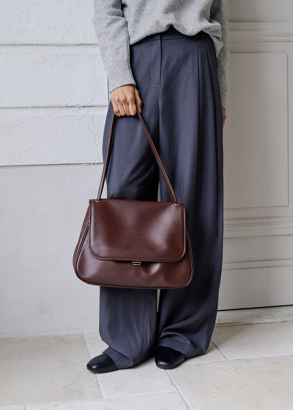 MONOROW Jude Bag - Burgundy styled look 8
