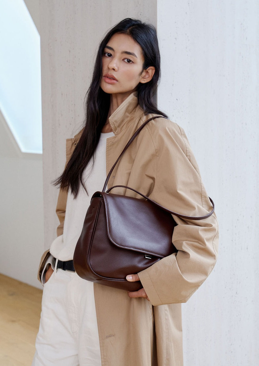 MONOROW Jude Bag - Burgundy styled look 12
