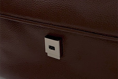 MONOROW Jude Bag - Burgundy clasp detail