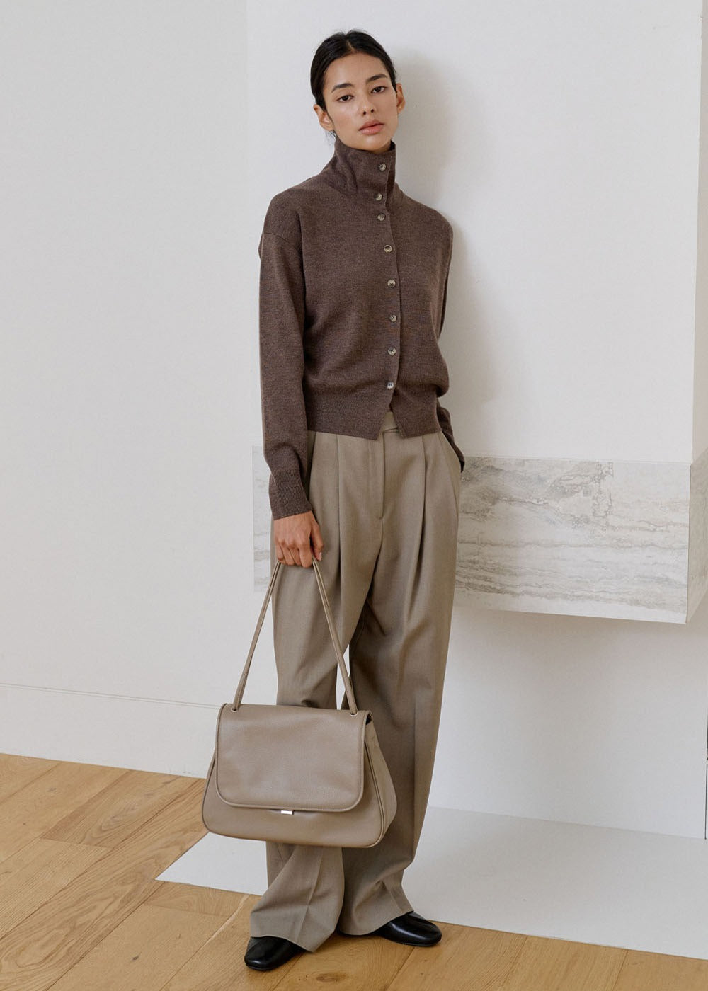 MONOROW Jude Bag - Etoupe styled look 6