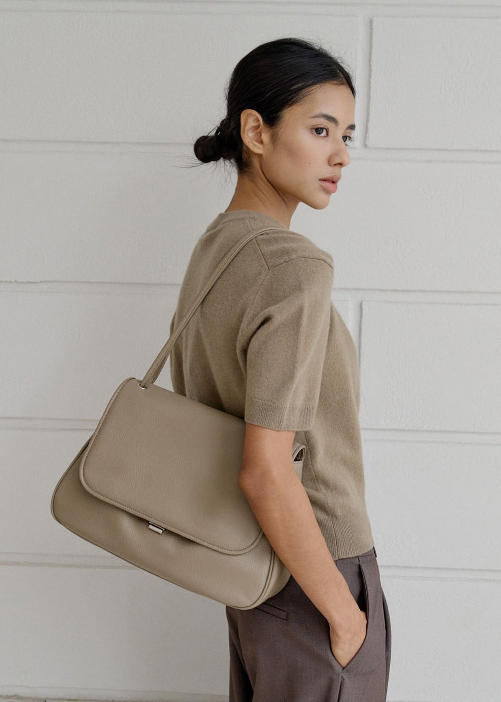 MONOROW Jude Bag - Etoupe styled look 12
