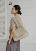 MONOROW Jude Bag - Etoupe styled look 14