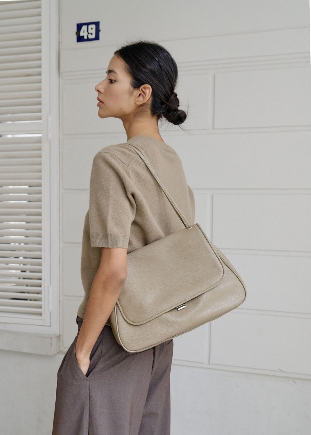 MONOROW Jude Bag - Etoupe styled look 14