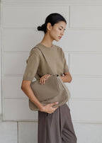 MONOROW Jude Bag - Etoupe styled look 16