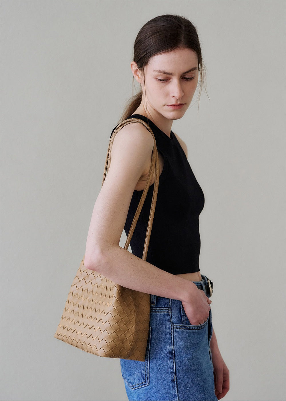 MONOROW Juri Bag - Beige styled look 15