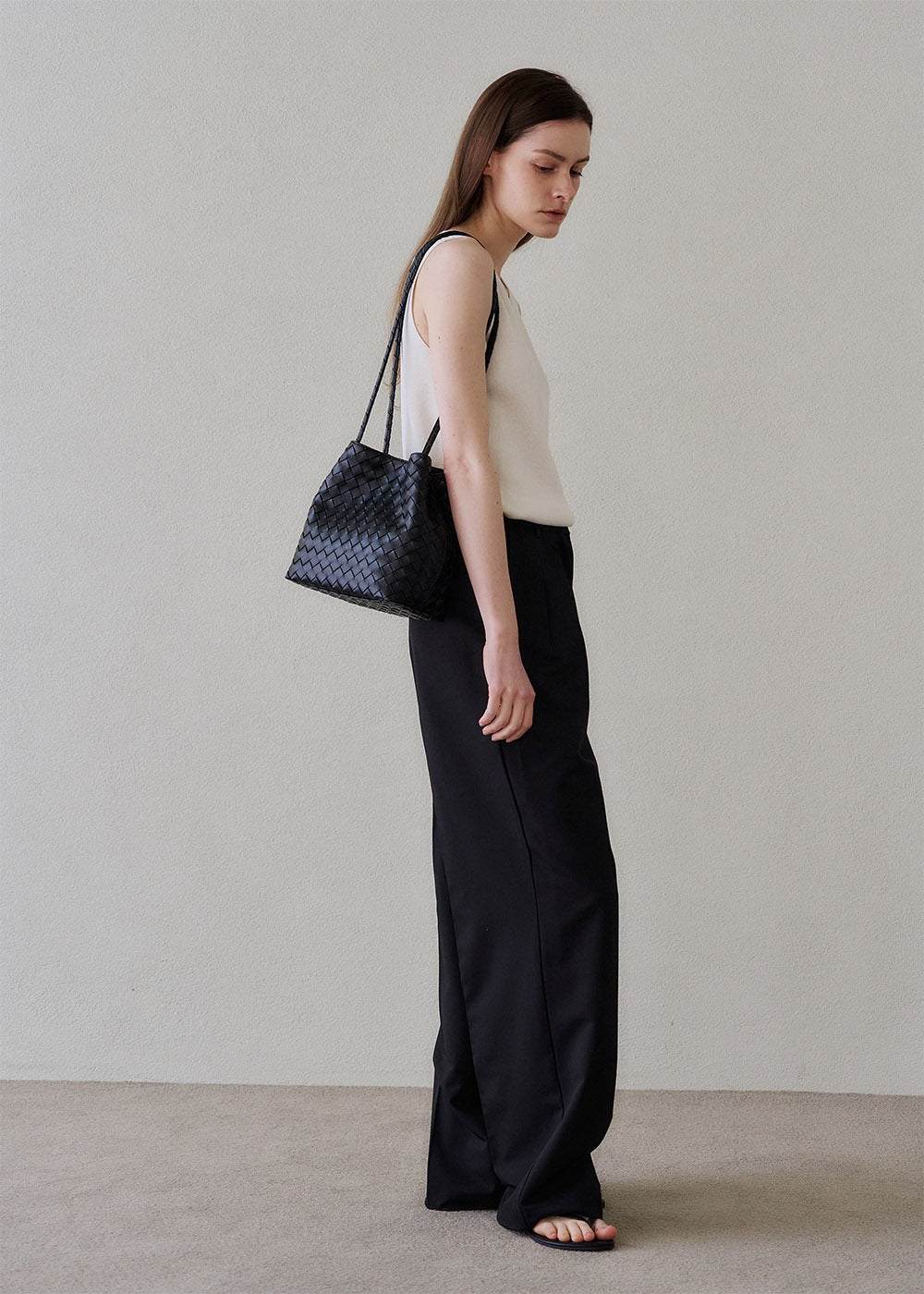 MONOROW Juri Bag - Black styled look 5