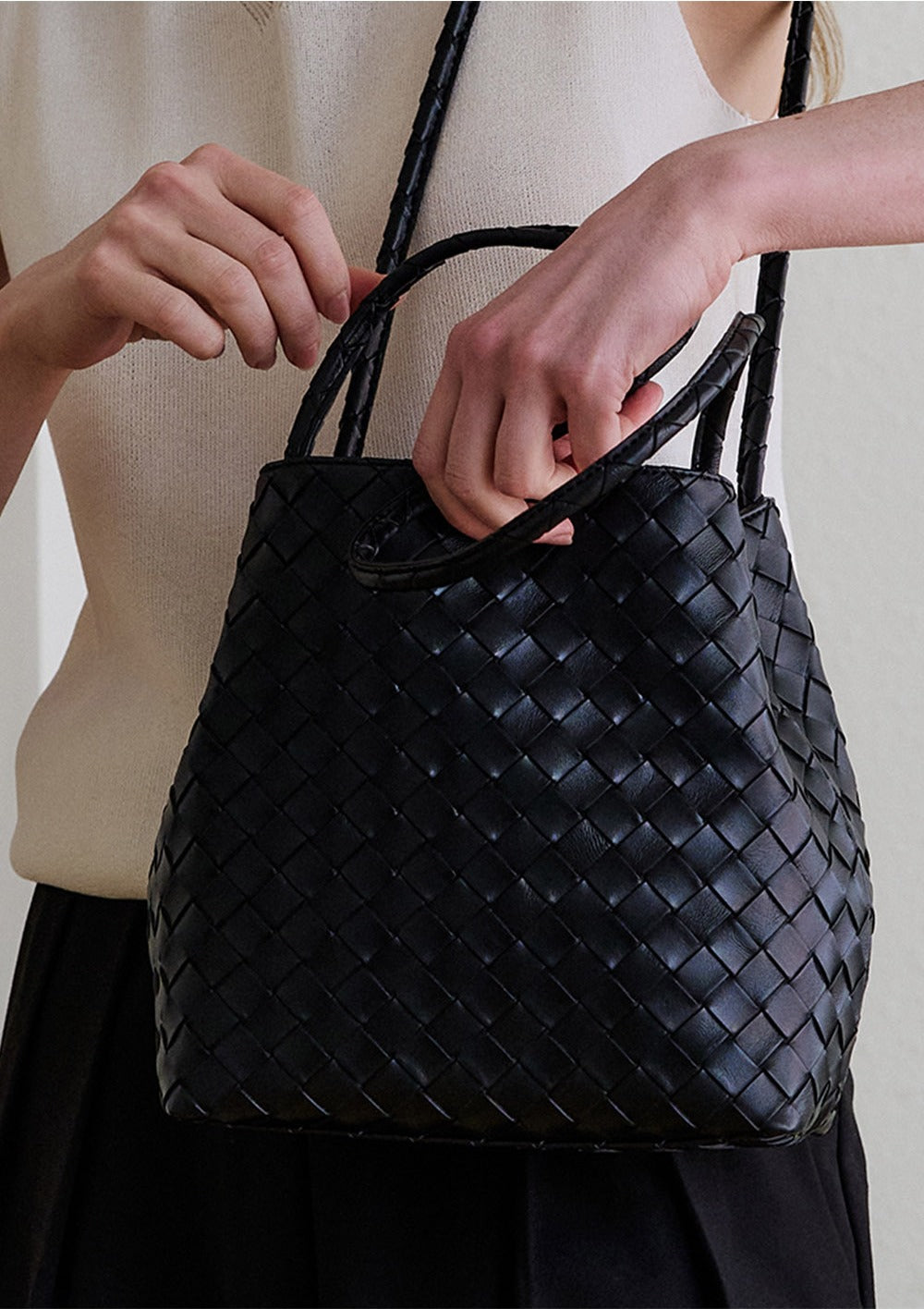 MONOROW Juri Bag - Black styled look 8