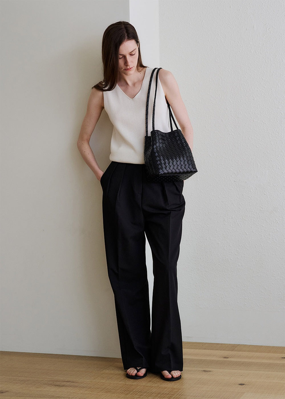 MONOROW Juri Bag - Black styled look 9