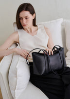 MONOROW Sara Bag - Black styled look 3