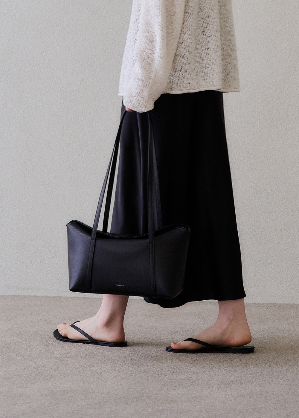 MONOROW Sara Bag - Black styled look 6