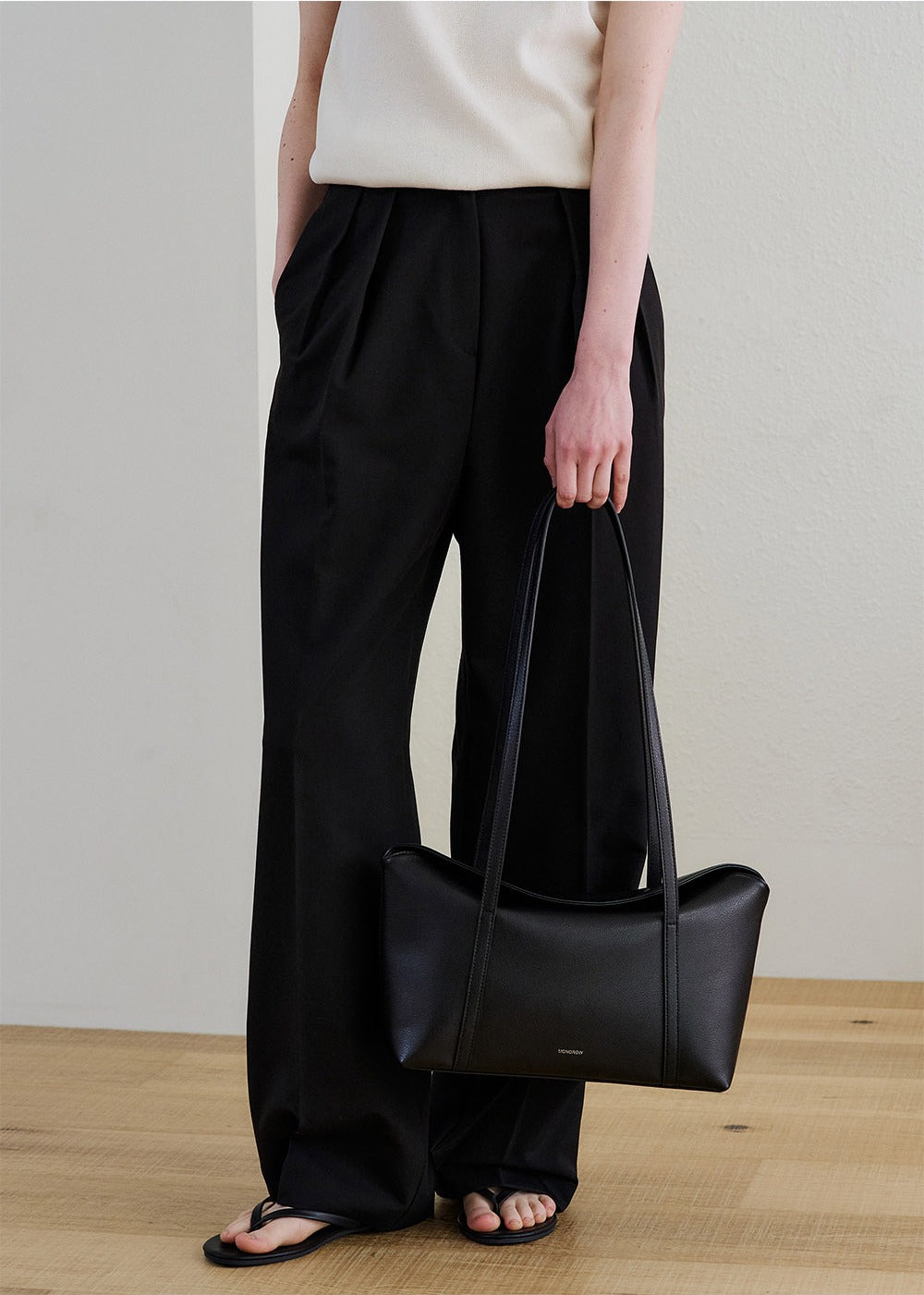 MONOROW Sara Bag - Black styled look 8