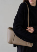MONOROW Sara Bag - Etoupe styled look 2