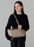 MONOROW Sara Bag - Etoupe styled look 4