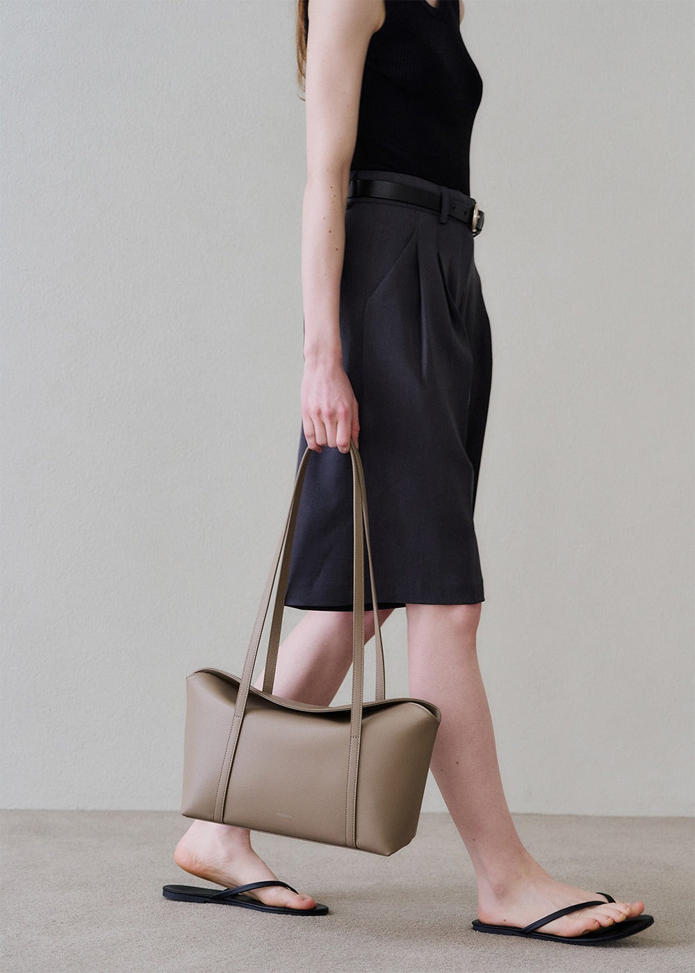MONOROW Sara Bag - Etoupe styled look 10