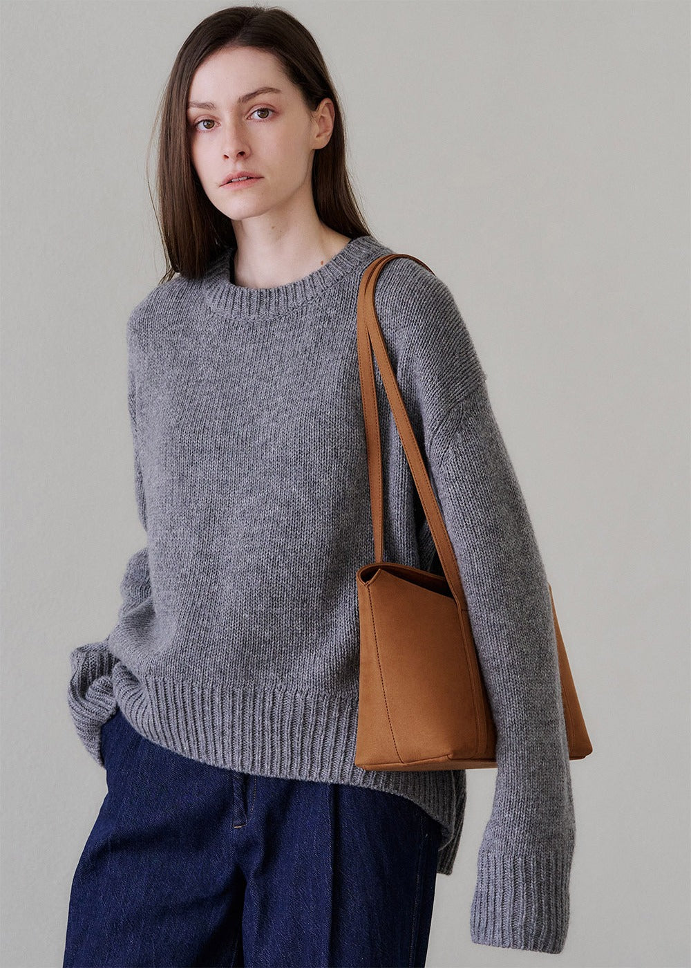 MONOROW Sara Bag - Suede Camel styled look 3