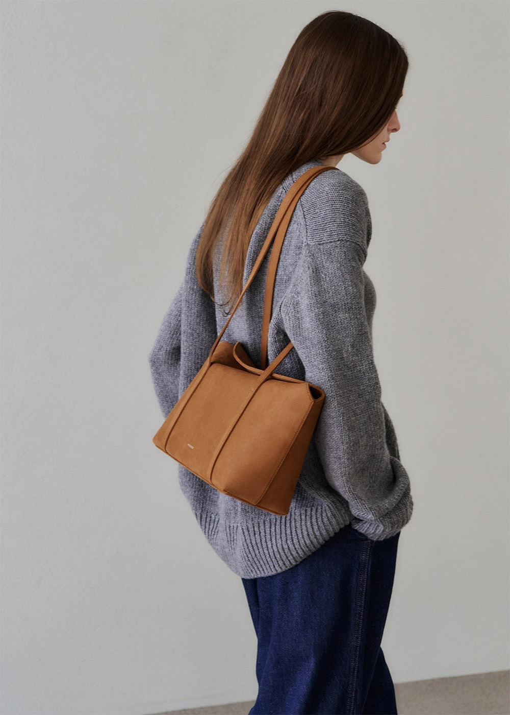 MONOROW Sara Bag - Suede Camel styled look 4