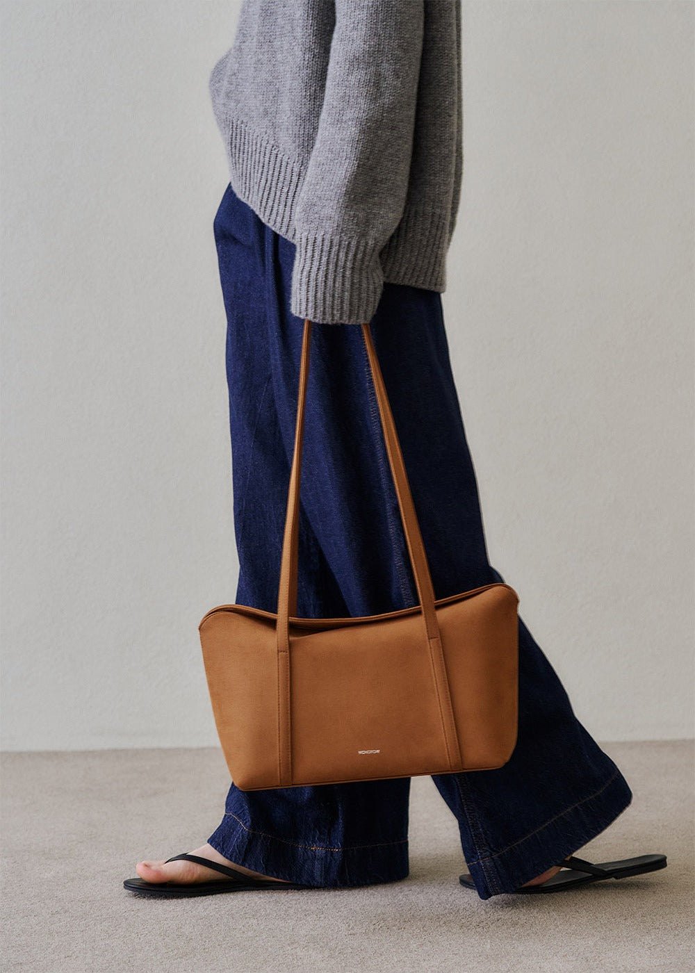 MONOROW Sara Bag - Suede Camel styled look 7