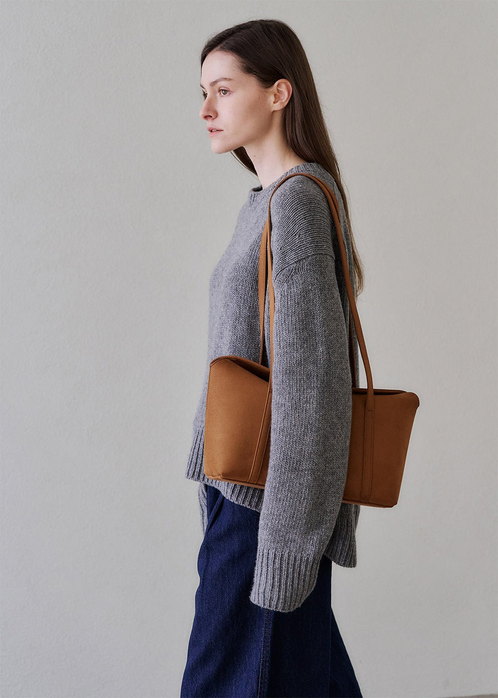 MONOROW Sara Bag - Suede Camel styled look 8