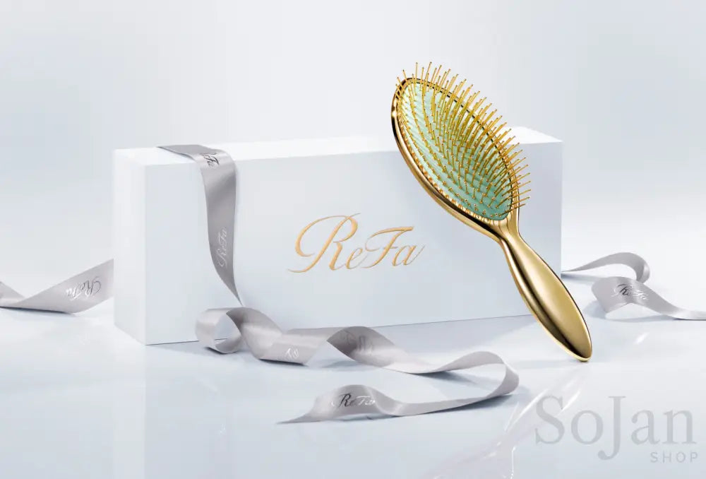 ReFa AURA gift presentation
