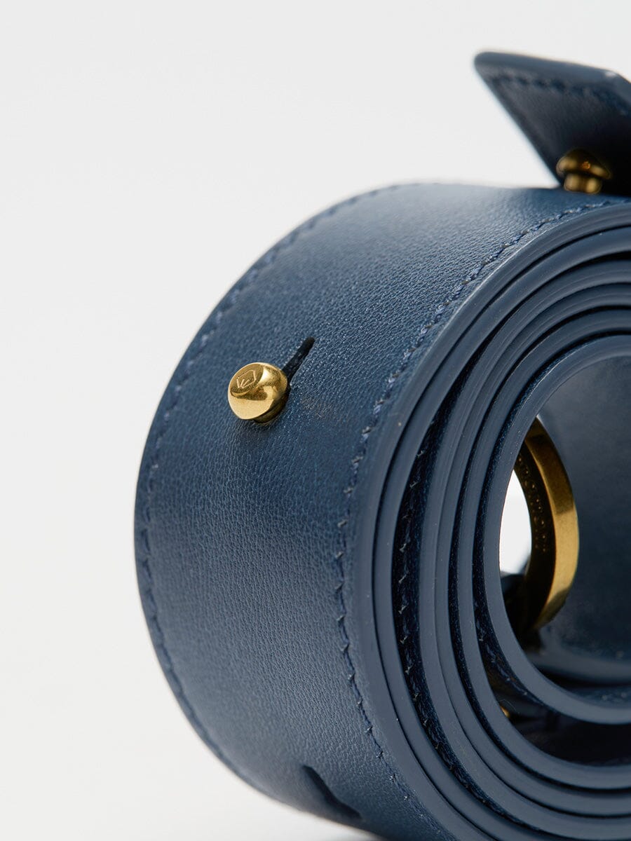 Songmont Small Gather Bag Navy - close-up of the coiled strap and gold stud
