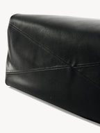 Songmont Small Gather Bag Onyx - close-up of the base and stitching