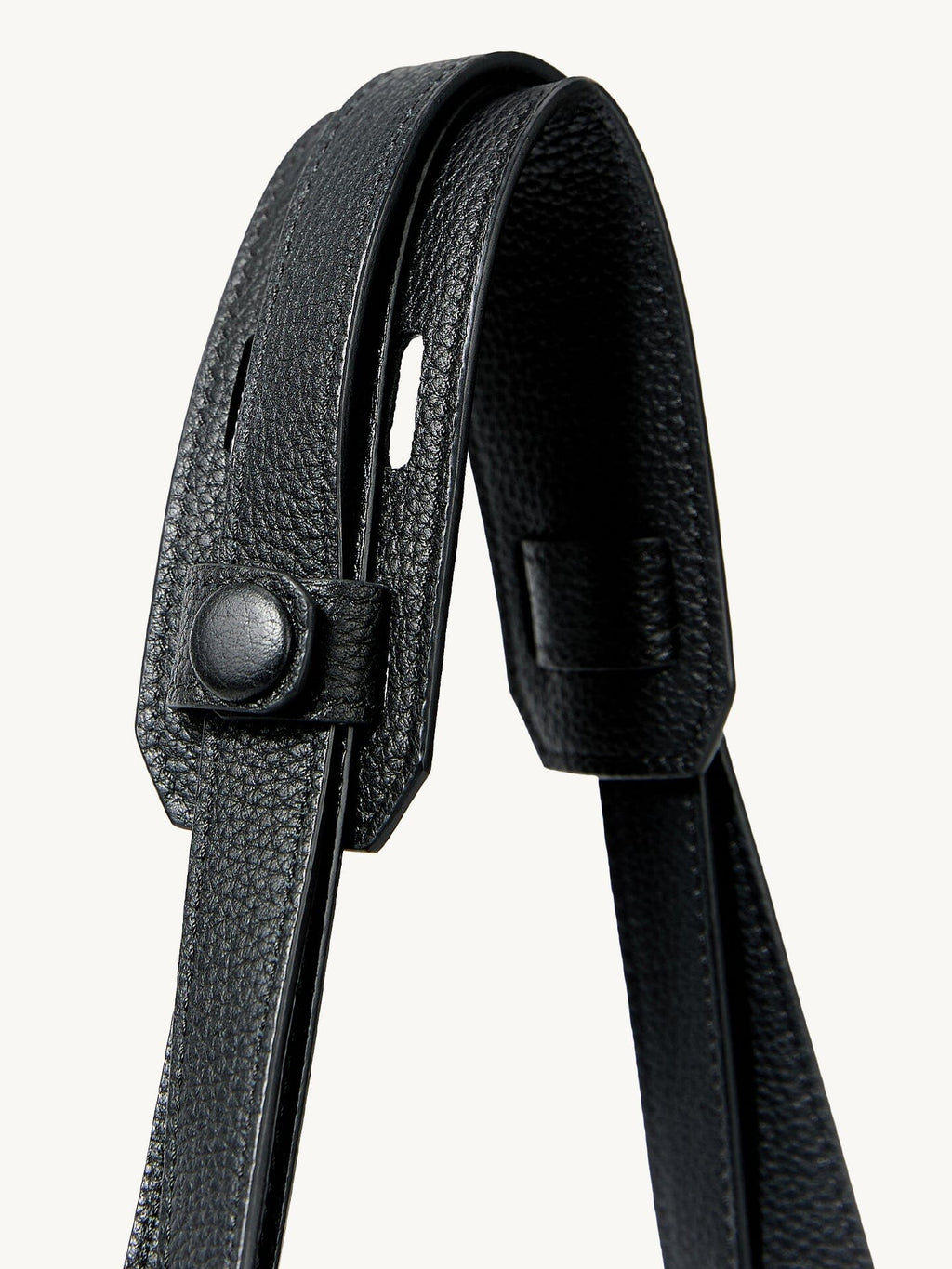 Songmont Small Yore Tote Bag Onyx - close-up of the strap with snap fastening