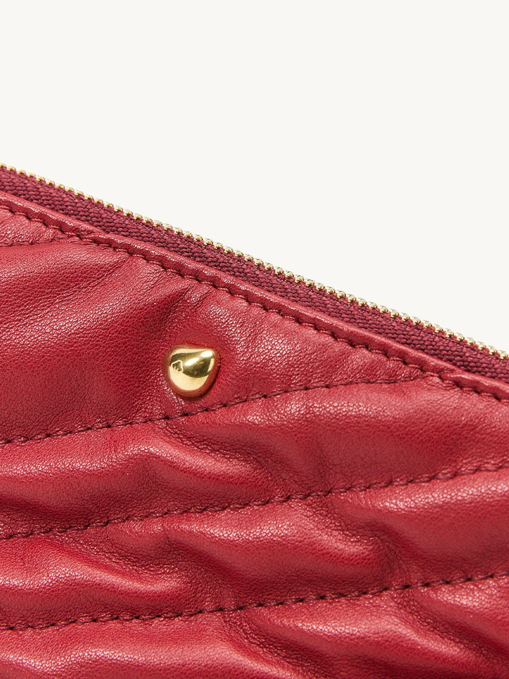 Songmont Winding Underarm Bag Lucky Red - close-up of diagonal quilting and gold stud